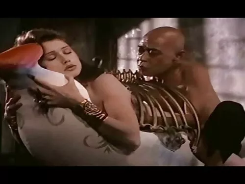Curvaceous श्यामला M ...
